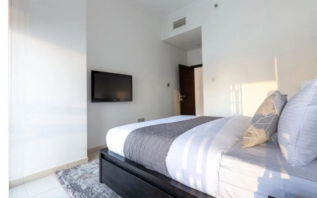 Astonishing 1BR in Fabulous Cayan Tower