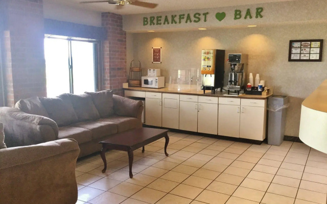 Capital O Amerihost Inn and Suites Mexico Hwy 54 MO