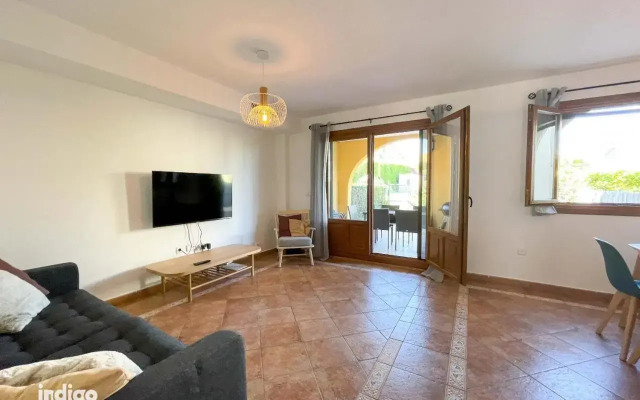 (WAR002) Town House with Garden and Pool Access