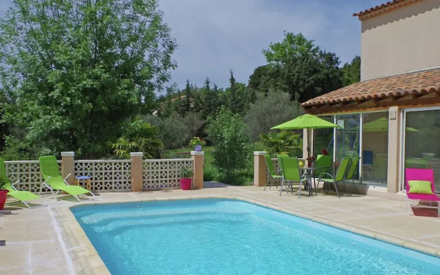 Spacious Villa in Aups With Swimming Pool
