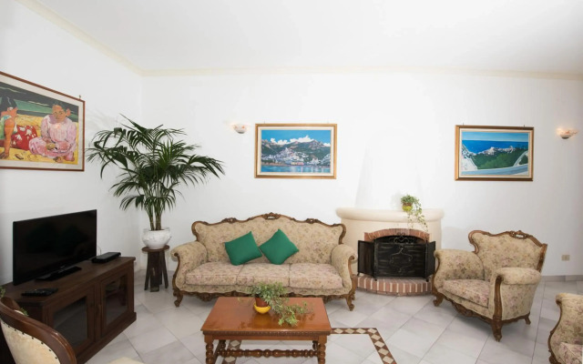 Villa Savina - Elegant Family Villa Overlooks Amalfi Coast -