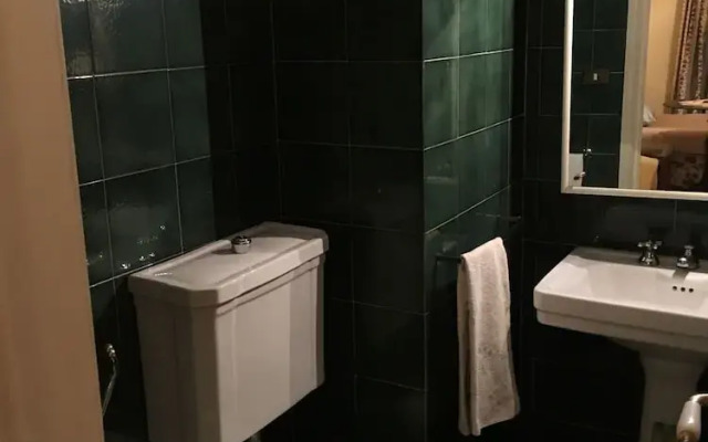 Room-room With Private Bathroom In Bolog