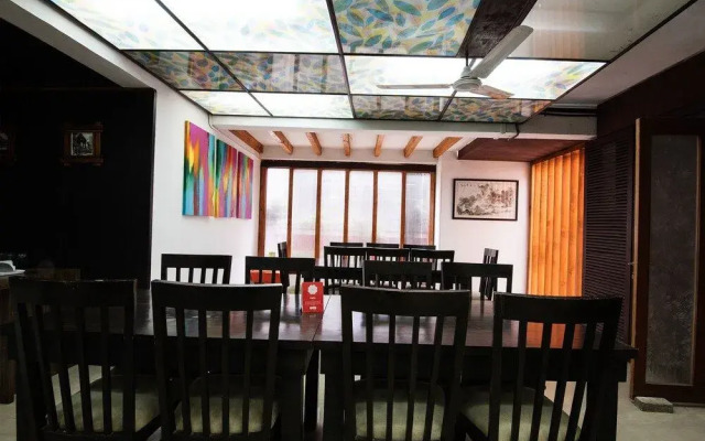 OYO 9949 Hotel Silvver Crest