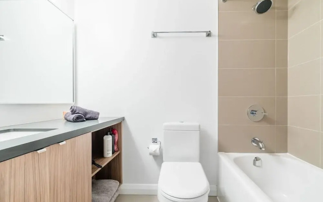 Newly Decorated Yorkville Condo