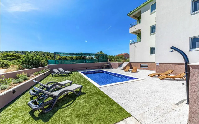 Two-Bedroom Apartment Saldun with Sea View 08