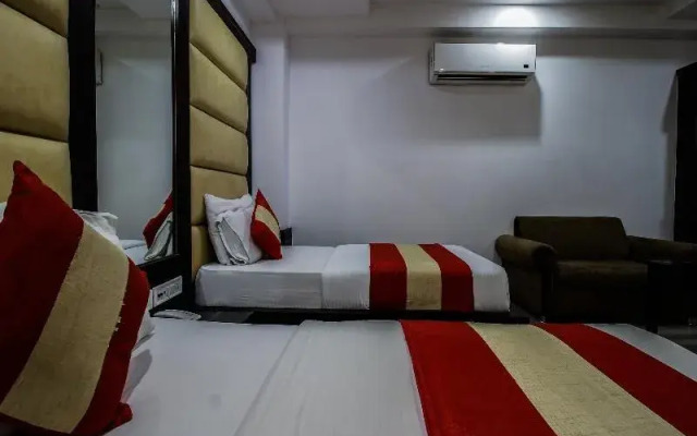 OYO Rooms Arakashan Road 3
