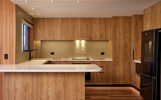 Little Palms by Burleigh Letting Co