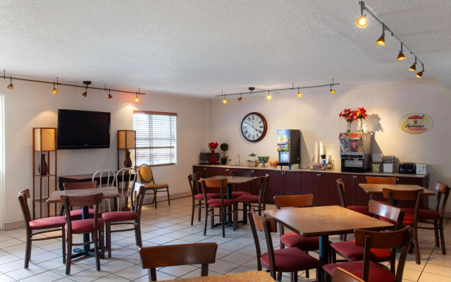 Super 8 by Wyndham Kissimmee