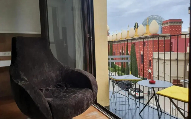 Apartamentos enfrente del Museo Dalí
