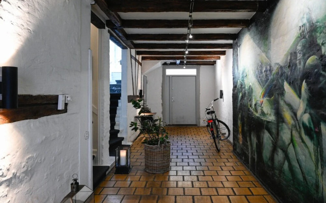 Sanders Arrow - Chic 3-bdr Apt w City View