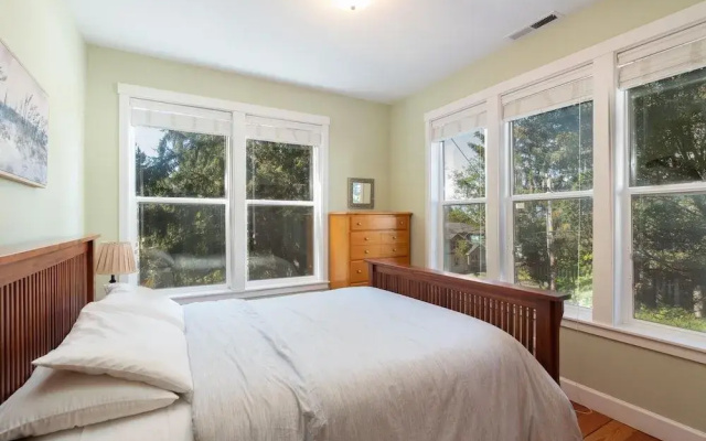 Pacific Star 4 Br home by RedAwning