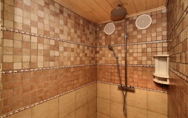 Luxurious Holiday Home with Hot Tub & Sauna in Houffalize