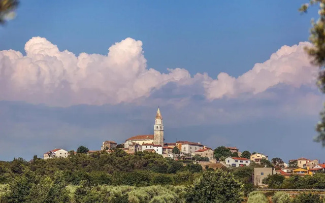 Amazing Home in Kastelir With 3 Bedrooms and Wifi