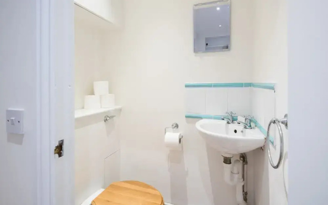 Heavenly Hammersmith Home by the River Thames