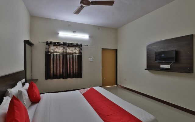 Capital O 24717 Raichura Farm Stay