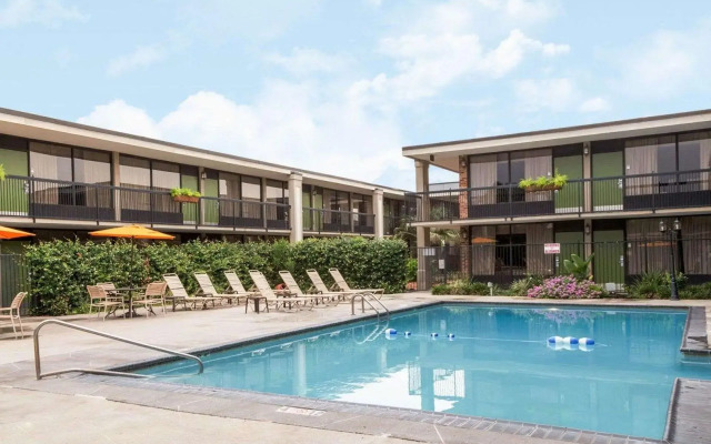 Clarion Inn & Suites Conference Center