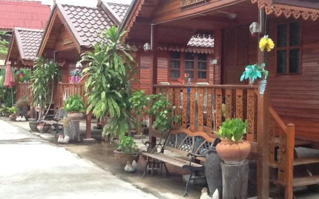 Ruean Kaew Mongkorn Resort