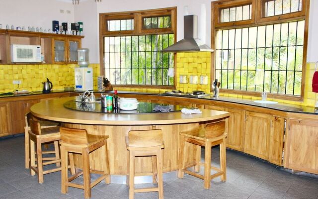 Malik's Villa Menage