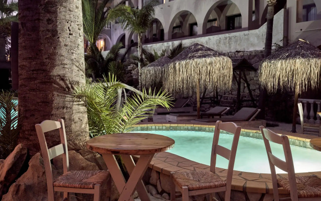 Gloria Maris Hotel Suites & Villas