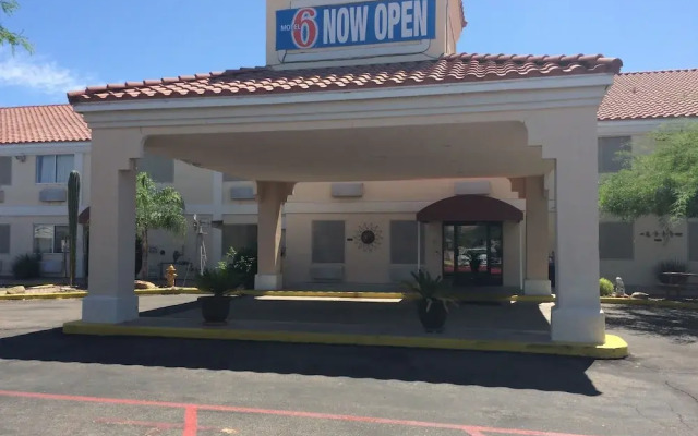 Superstition Inn and Suites