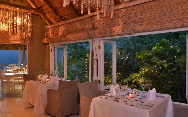 Clifftop Exclusive Safari Hideaway