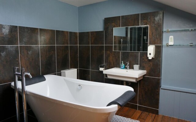 Beautiful 2BD Flat Outstanding Views Near Bath