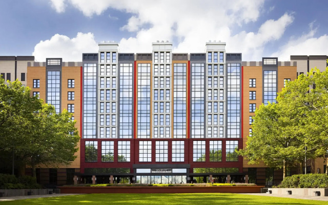 Disney's Hotel New York - The Art of Marvel