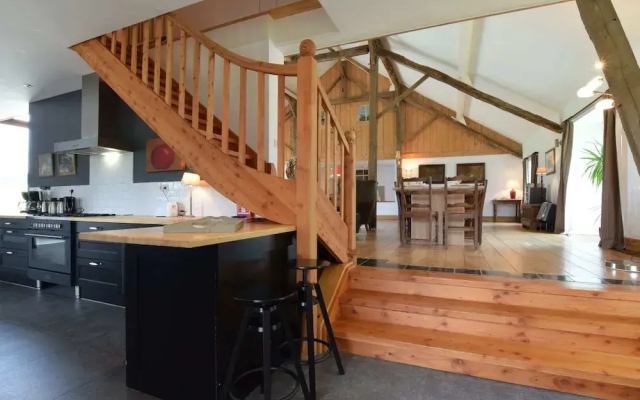 Rural Renovated Farmhouse With Large Garden - фото 4