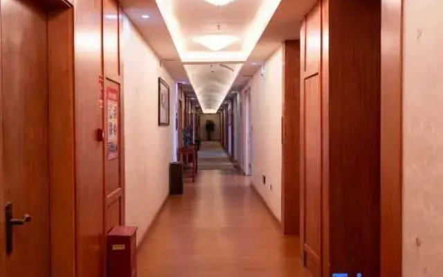 Vienna Zhihao Hotel (Hotan Railway Station)