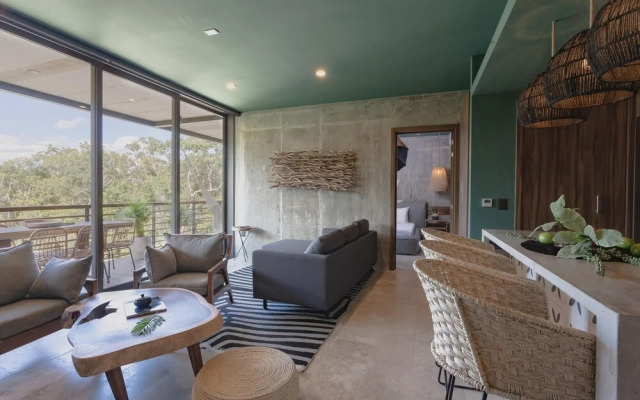 Stunning 2 Bed Condo Pools Gym Cenote Access