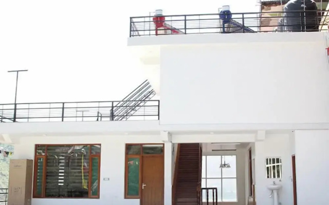 Oyo 6962 Hotel Wood Castle