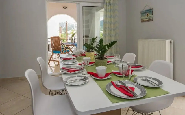 Thano s Stylish Flat Just 150m to the Beach