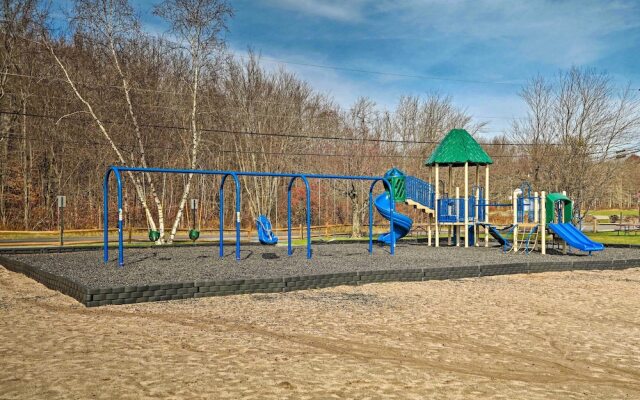 Deck & Community Perks: Bright Pocono Lake Home!