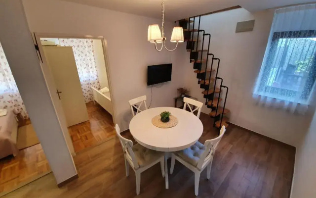 Rustic House Diklo 20m from the sea