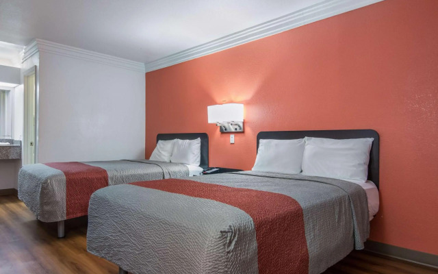 Motel 6 Marshall, TX