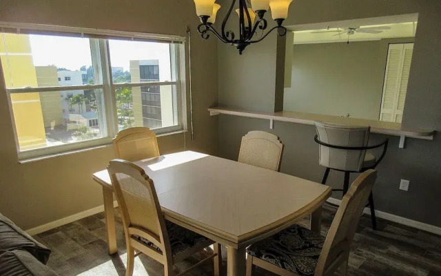 Hibiscus Pointe 564 by RedAwning