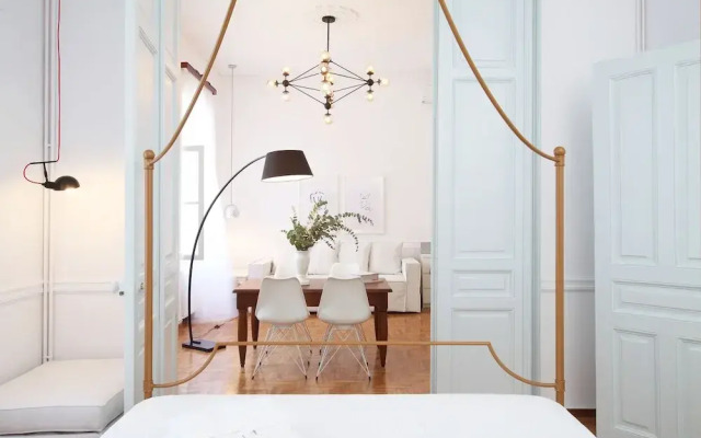 Live in Athens, Thiseio Historic House