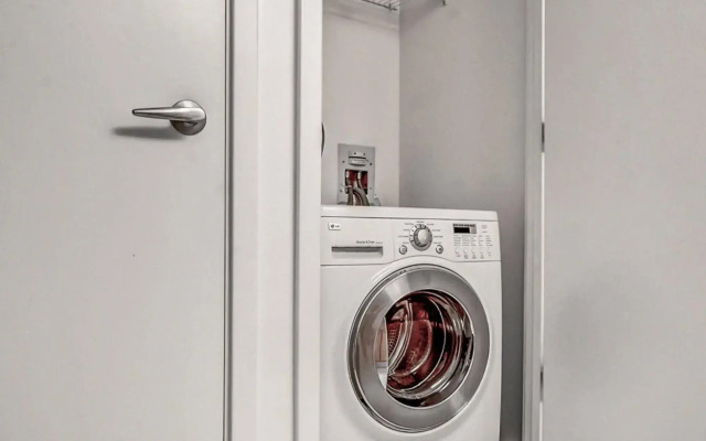 Global Luxury Suites at Kendall West
