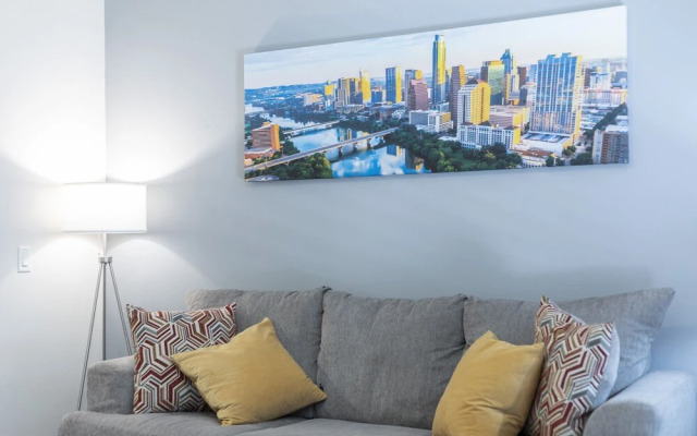 Luxurious & Cozy Midtown Texas Condo
