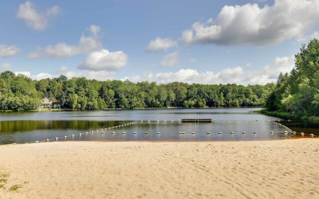 Traditional Blakeslee Chalet: Deck & Lake Access!