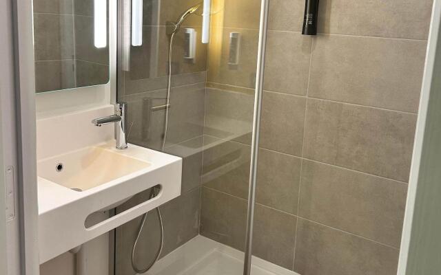 B&B Hotel Massieux Genay