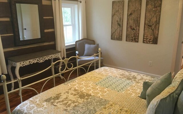 Edgewater Inn & Riverside Grill