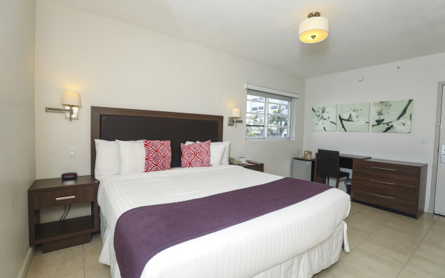 Collins Hotel - Image 4