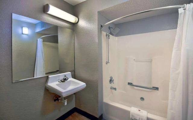 Motel 6 Warren, MI - Detroit East