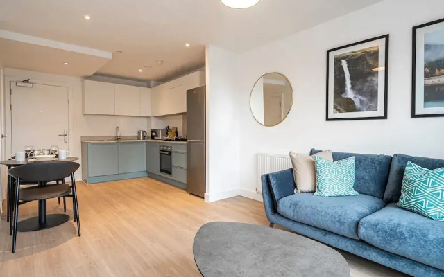 Modern Flat Near City Centre