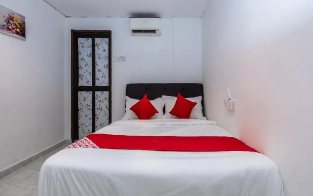 OYO 1132 Azimaju Guesthouse