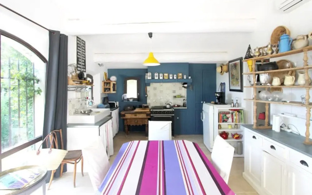 Villa With 4 Bedrooms in Maussane-les-alpilles, With Wonderful Mountai