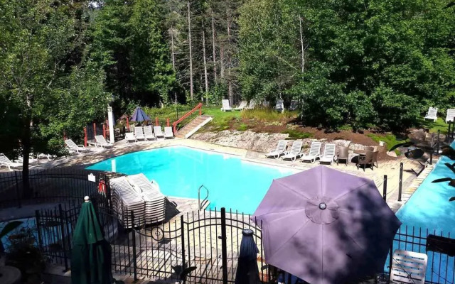 Tremblant les Eaux by Location ADP Tremblant