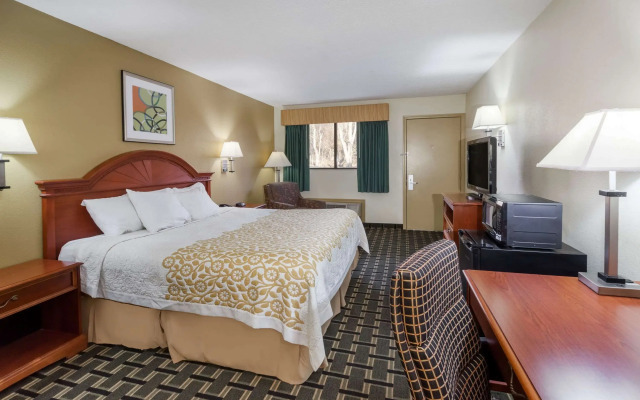 Days Inn by Wyndham Kent - Akron