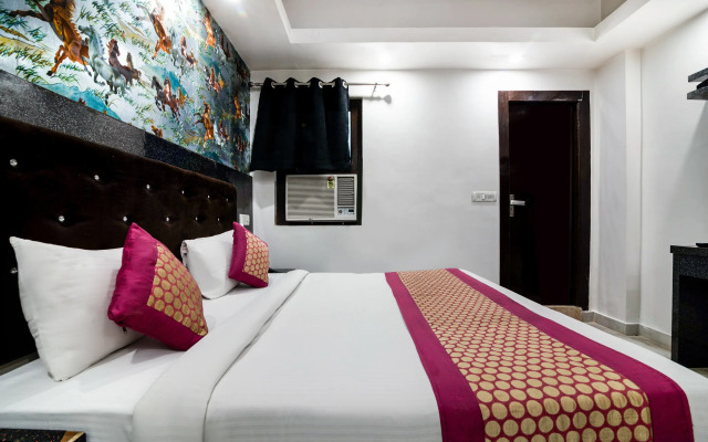 OYO Flagship 5179 Hotel Noida Saffron